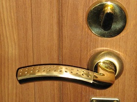 Замена дверной ручки входной двери в Краснодаре