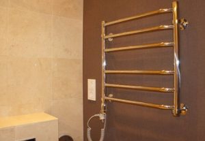 Установка электрического полотенцесушителя в ванной в Краснодаре